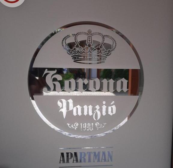 استودیوی لوکس, Korona Panzió