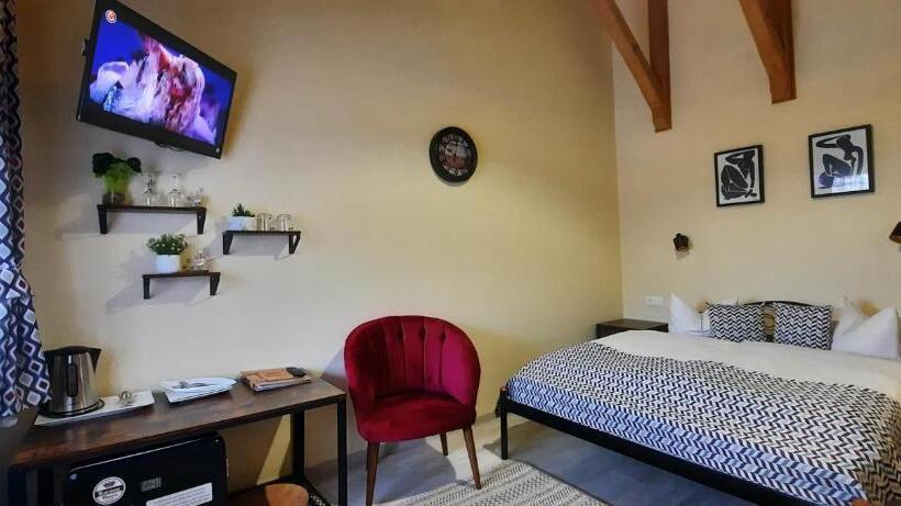 اتاق سوپریور, Korona Panzió