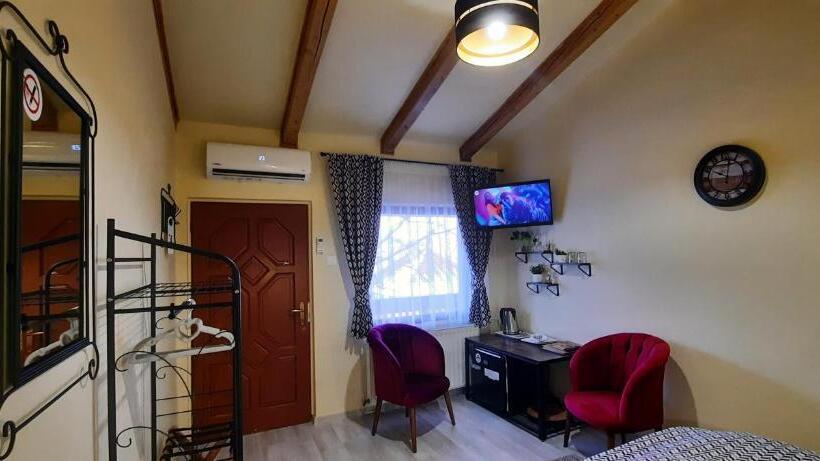 اتاق سوپریور, Korona Panzió