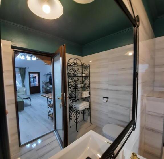 Deluxe Suite King Bed, Korona Panzió