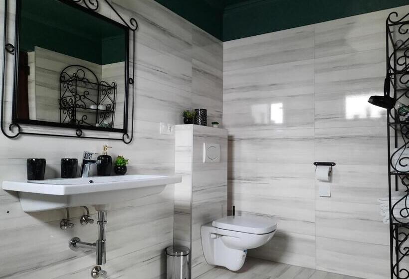 Deluxe Suite King Bed, Korona Panzió