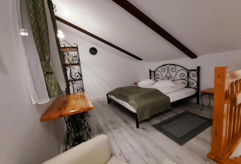 Deluxe Suite King Bed, Korona Panzió