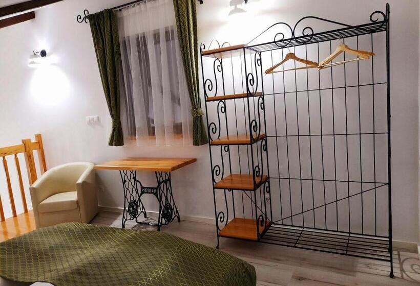 Deluxe Suite King Bed, Korona Panzió