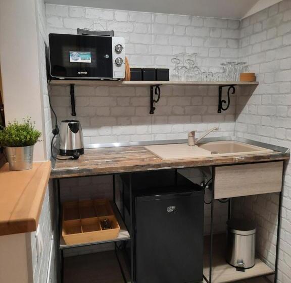 استودیوی لوکس, Korona Panzió