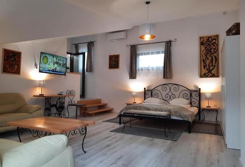 استودیوی لوکس, Korona Panzió