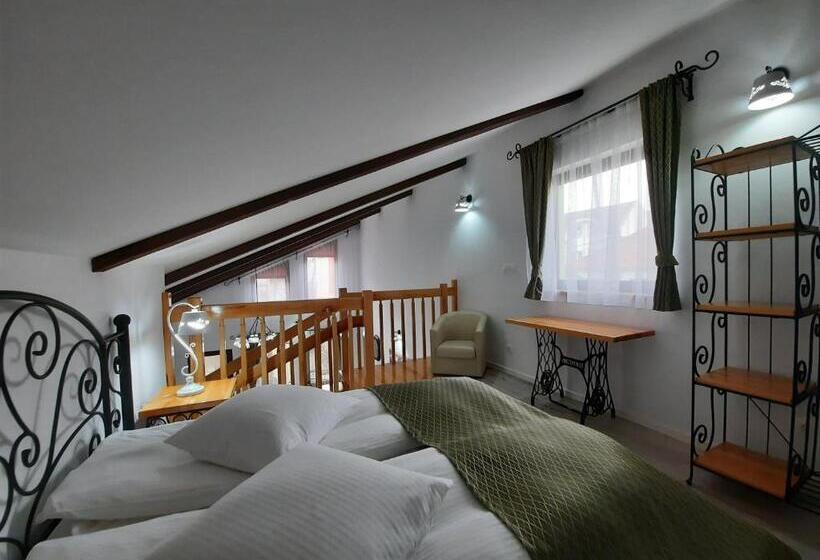 Deluxe Suite King Bed, Korona Panzió