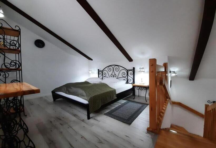 Deluxe Suite King Bed, Korona Panzió