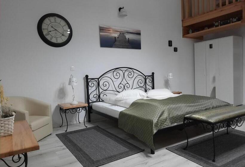 Deluxe Suite King Bed, Korona Panzió