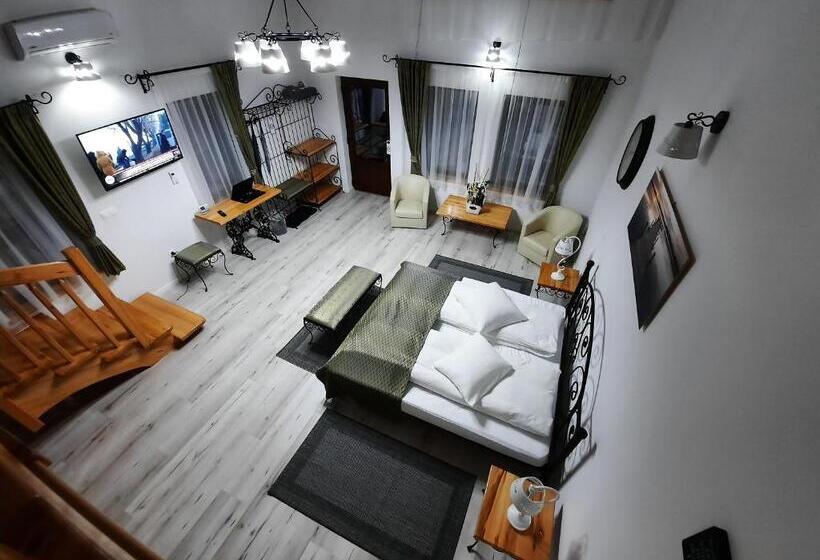 Deluxe Suite King Bed, Korona Panzió