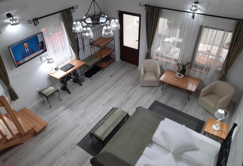 Deluxe Suite King Bed, Korona Panzió