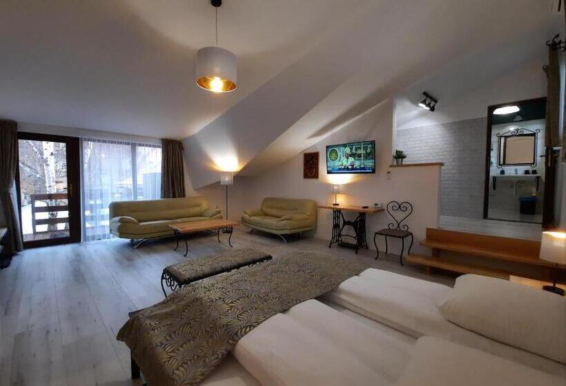 استودیوی لوکس, Korona Panzió