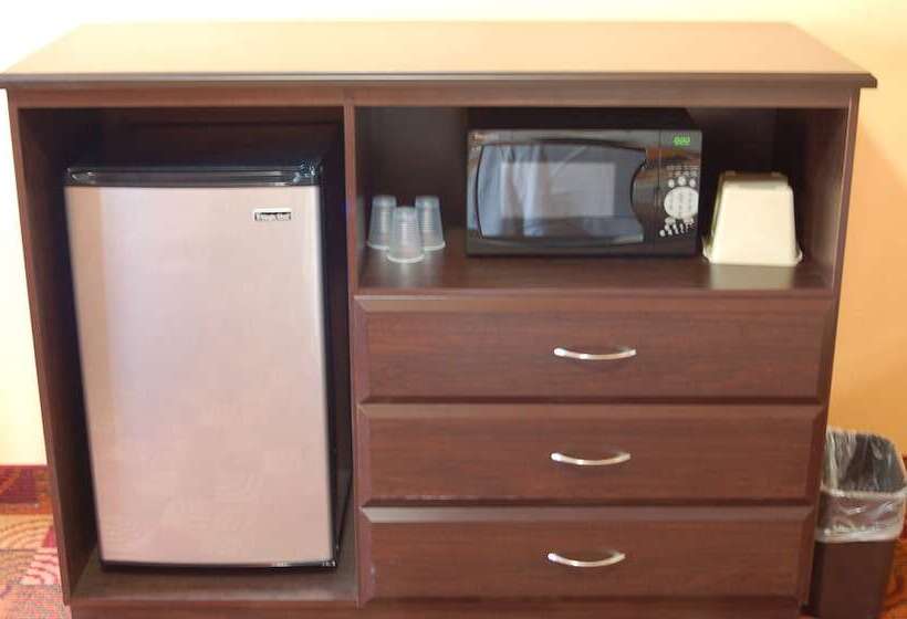 带2个双人床的标准工作室, Blue Sky Inn Glens Falls Saratoga Lake George