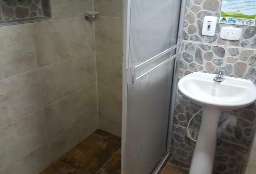 חדר סטנדרט לשלושה, Confortel
