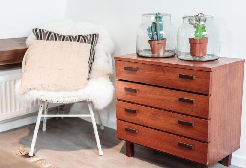 غرفة قياسية رباعية, Dwars