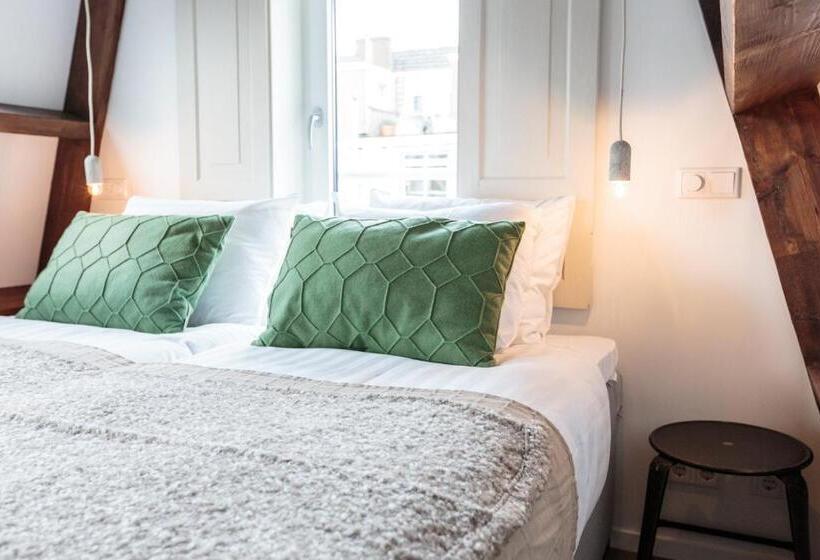 غرفة قياسية رباعية, Dwars