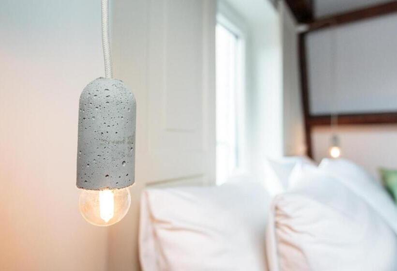 غرفة قياسية رباعية, Dwars