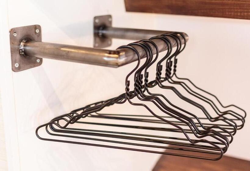 غرفة أساسية, Dwars