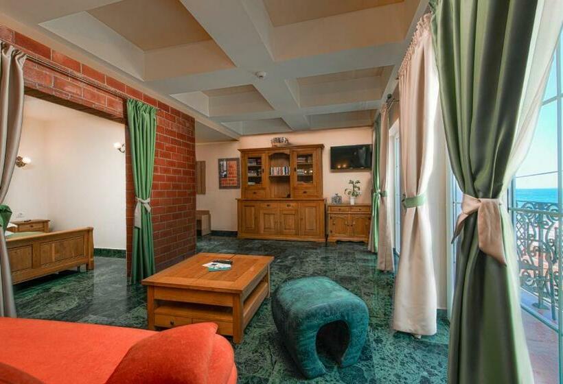 海の見える１ベッドルームアパートメント, Ges