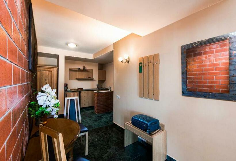 海の見える１ベッドルームアパートメント, Ges