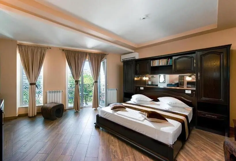 Camera Standard Vista Lago, Ges