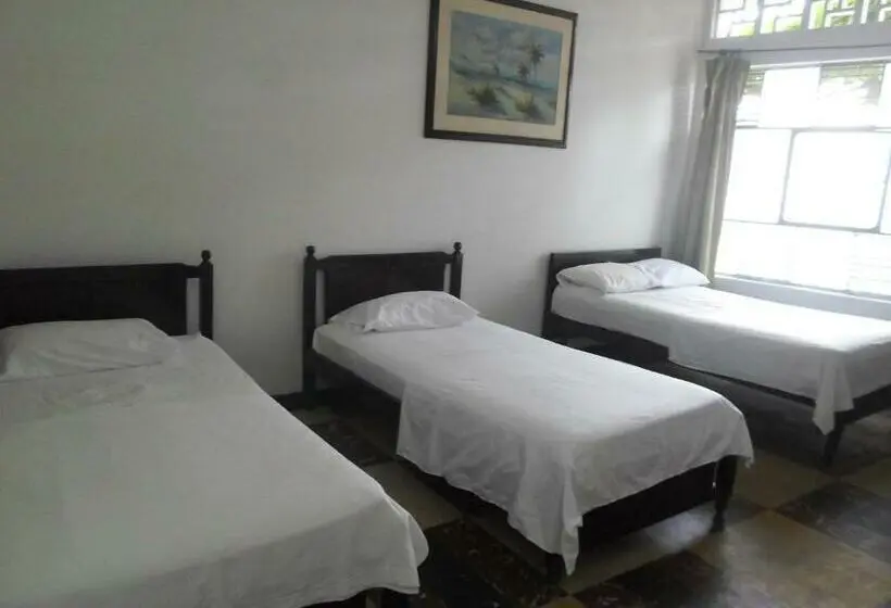 Perhehuone, Gran Hotel El Cedro