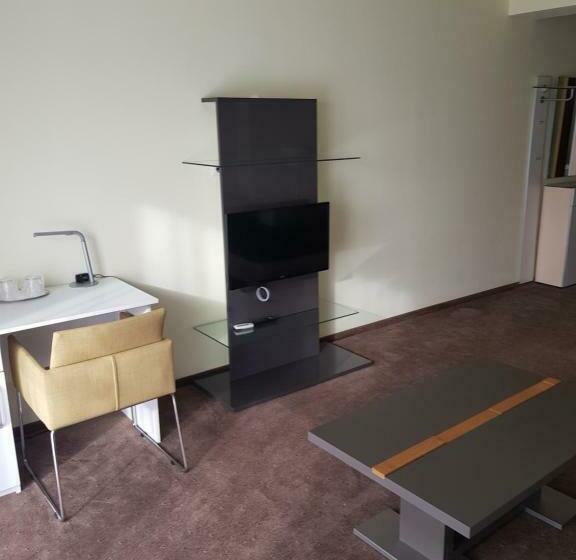 سوئیت با بالکن, Stokker