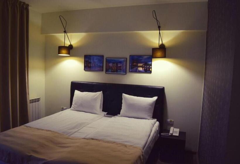 اتاق استاندارد یک نفره, Stokker