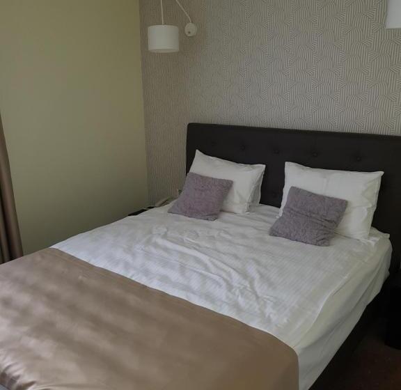 سوئیت با بالکن, Stokker