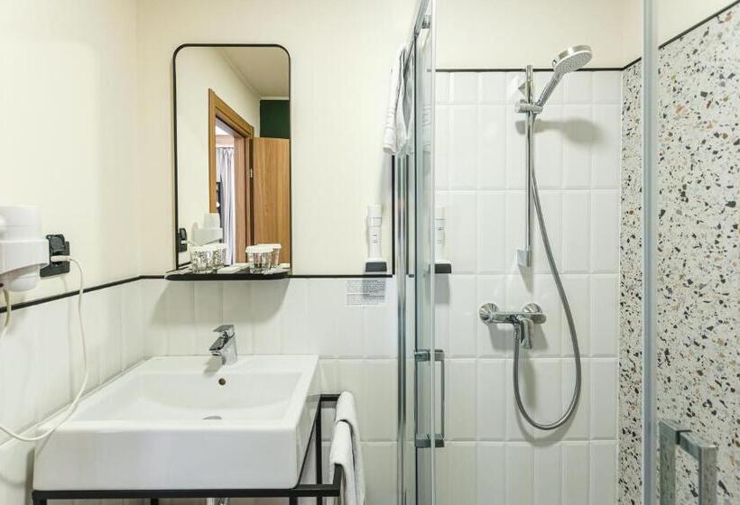 سوئیت با بالکن, Stokker