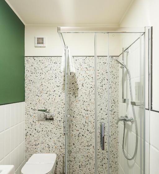 سوئیت با بالکن, Stokker