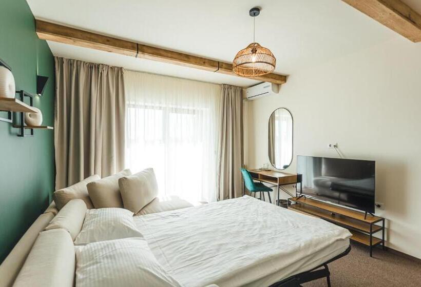 سوئیت با بالکن, Stokker