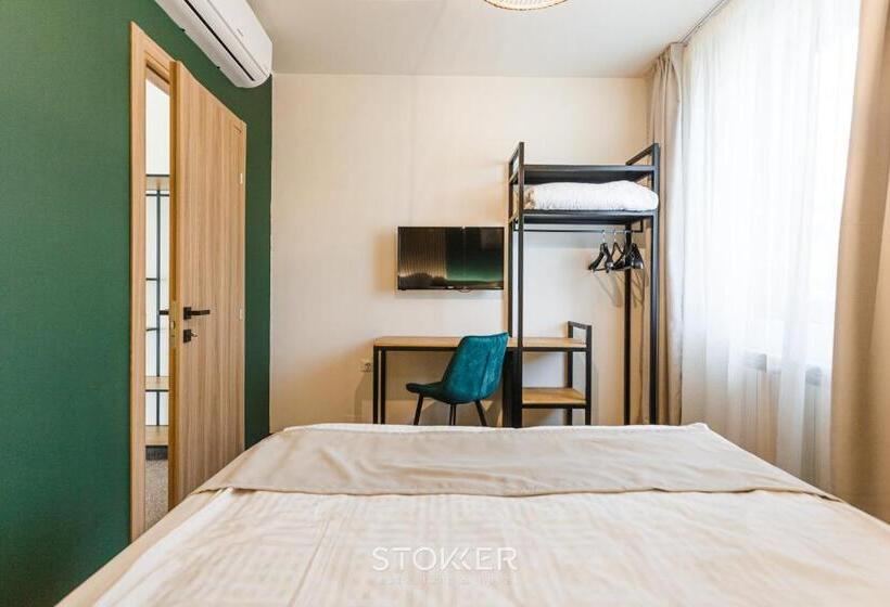 سوئیت با بالکن, Stokker