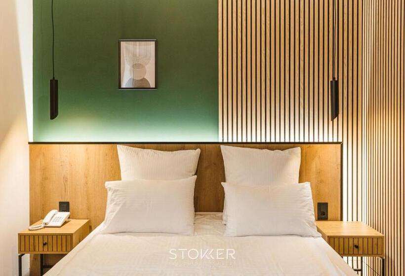 سوئیت با بالکن, Stokker