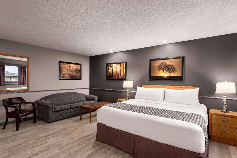 غرفة ديلوكس سرير كينج, Travelodge By Wyndham Brandon