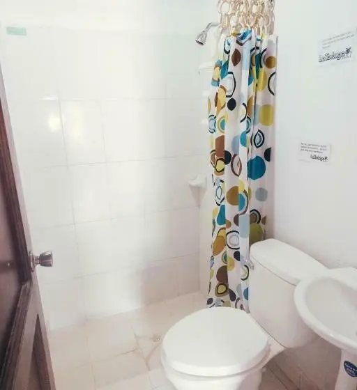 ルームシェアのワンベッド, La Tortuga Hostel