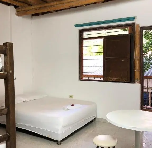 スタンダード４人部屋, La Tortuga Hostel