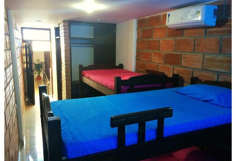 חדר סטנדרט לארבעה, Hostal Santa Maria City