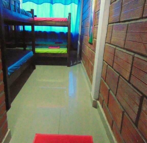 חדר סטנדרט לארבעה, Hostal Santa Maria City