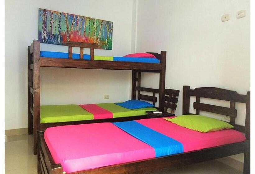 חדר קלאסי לשלושה, Hostal Santa Maria City