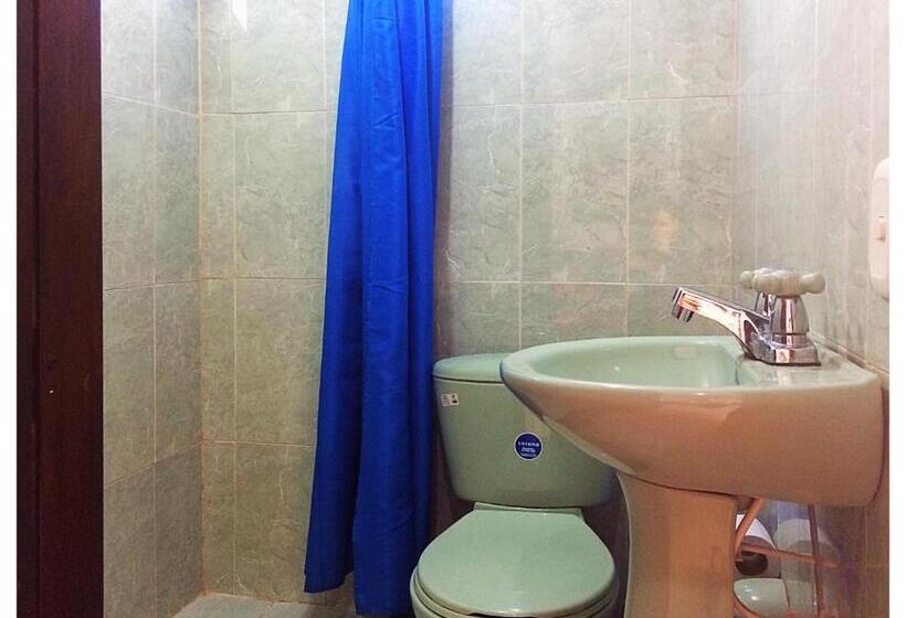 חדר קלאסי לשלושה, Hostal Santa Maria City