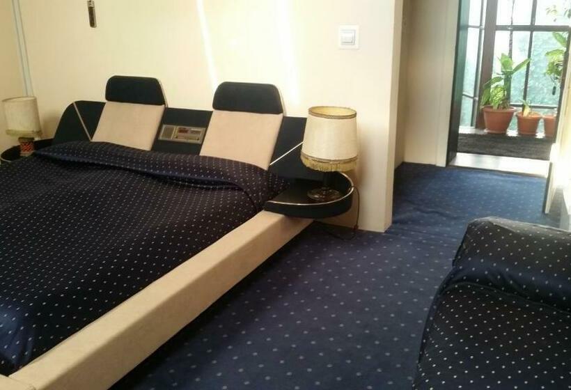 标准间, Vila Monica