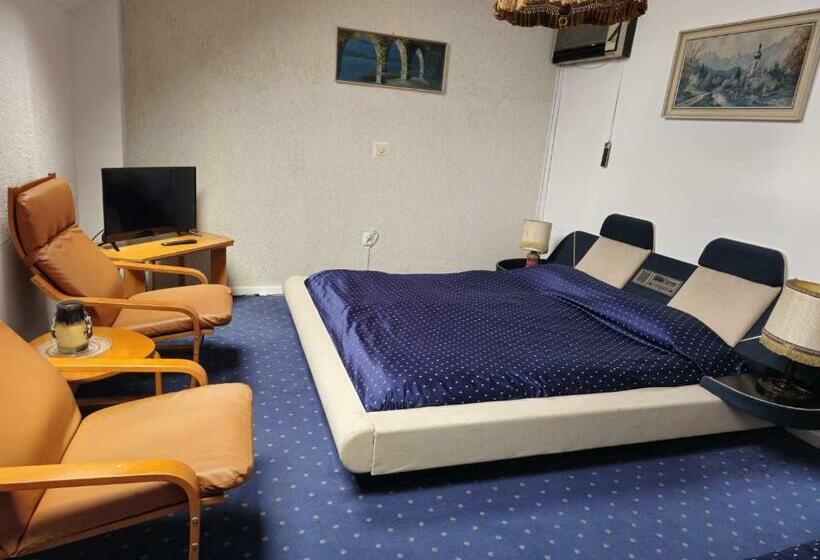 Номер Стандарт, Vila Monica