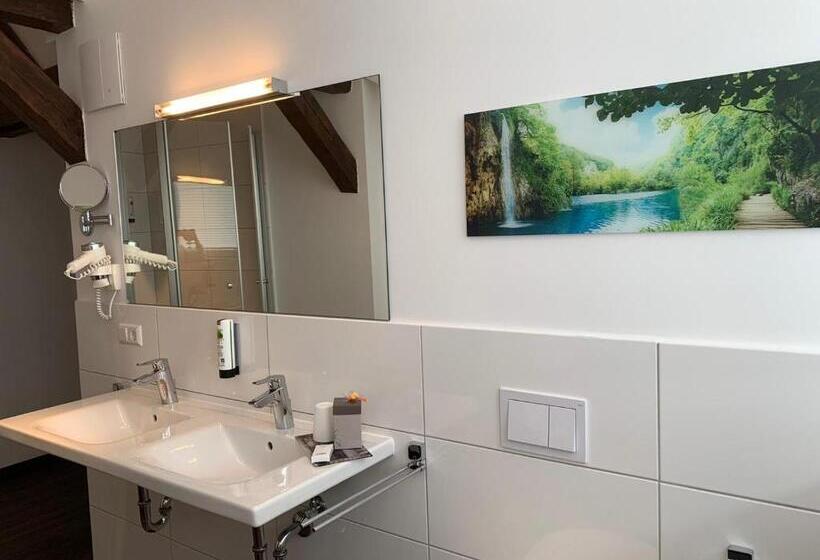 Junior Süit, Best Business Buhl  Boardinghouse