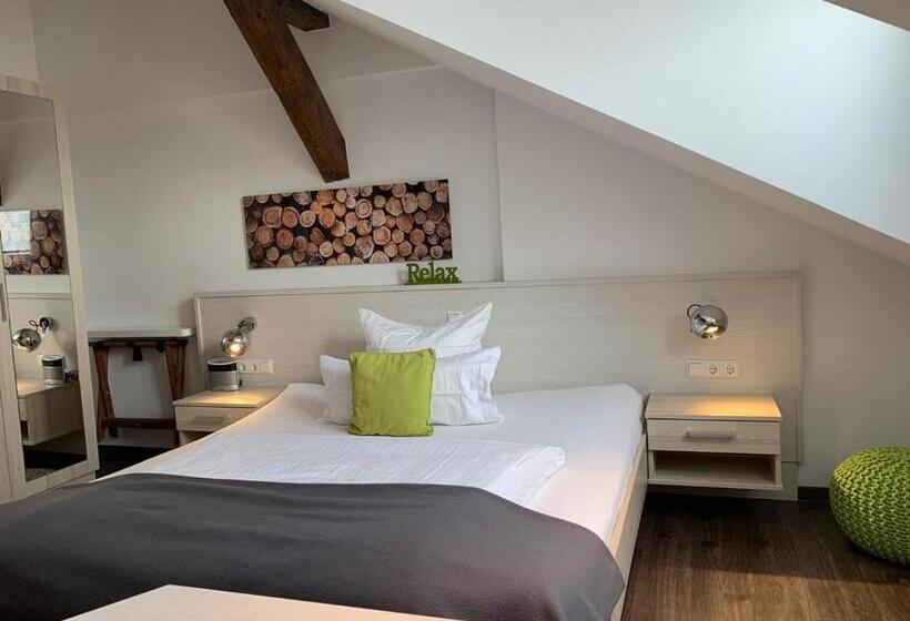 Junior Süit, Best Business Buhl  Boardinghouse
