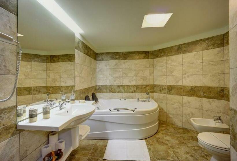 디럭스 스위트, Ciucas