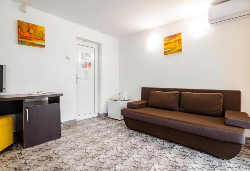 جناح جونيور مزوَّد بشرفة, Complex Paloma Coral