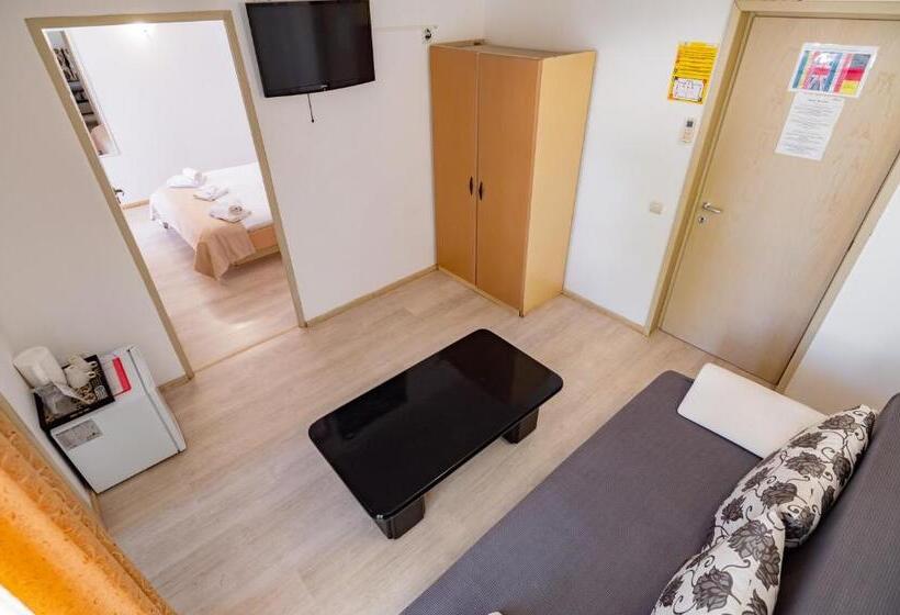 جناح جونيور مزوَّد بشرفة, Complex Paloma Coral