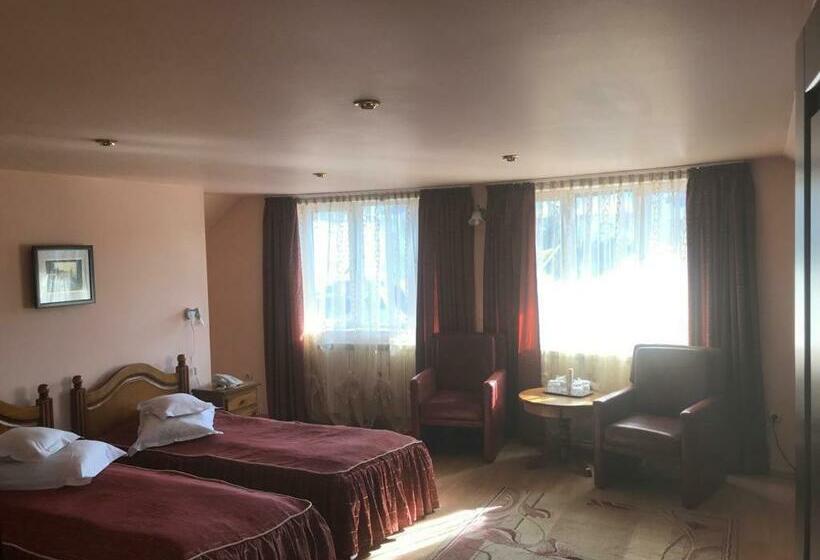 Quarto Triplo Standart, Cosmos