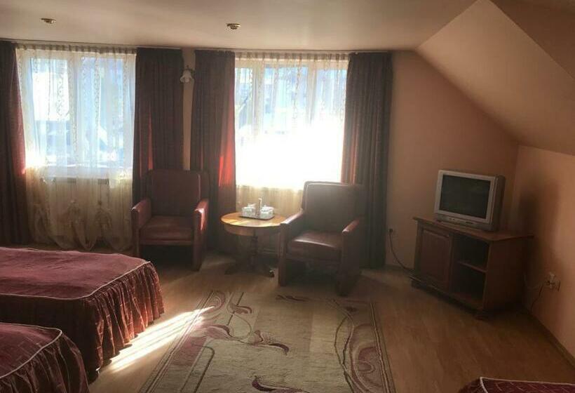 标准三人间, Cosmos