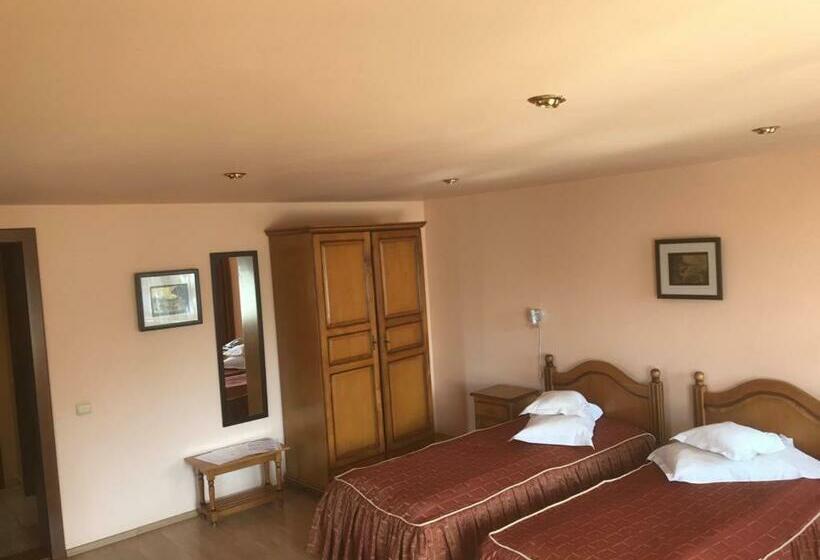 标准三人间, Cosmos